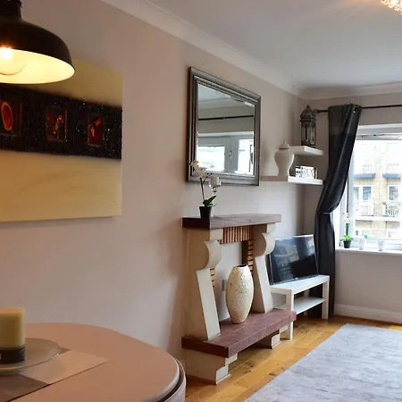 Central 1 Bedroom Next To Ha'penny Bridge Apartment *